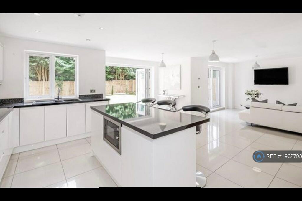 5 bedroom detached house for rent in St. Bernards Road, Solihull, B92
