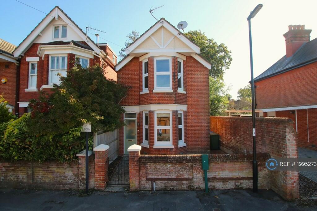 3 bedroom detached house for rent in Heatherdeane Road, Southampton, SO17