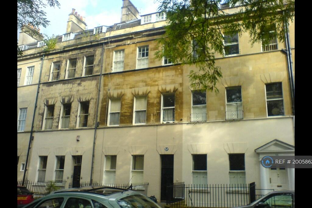 3 bedroom flat for rent in Grosvenor Place, Bath, BA1