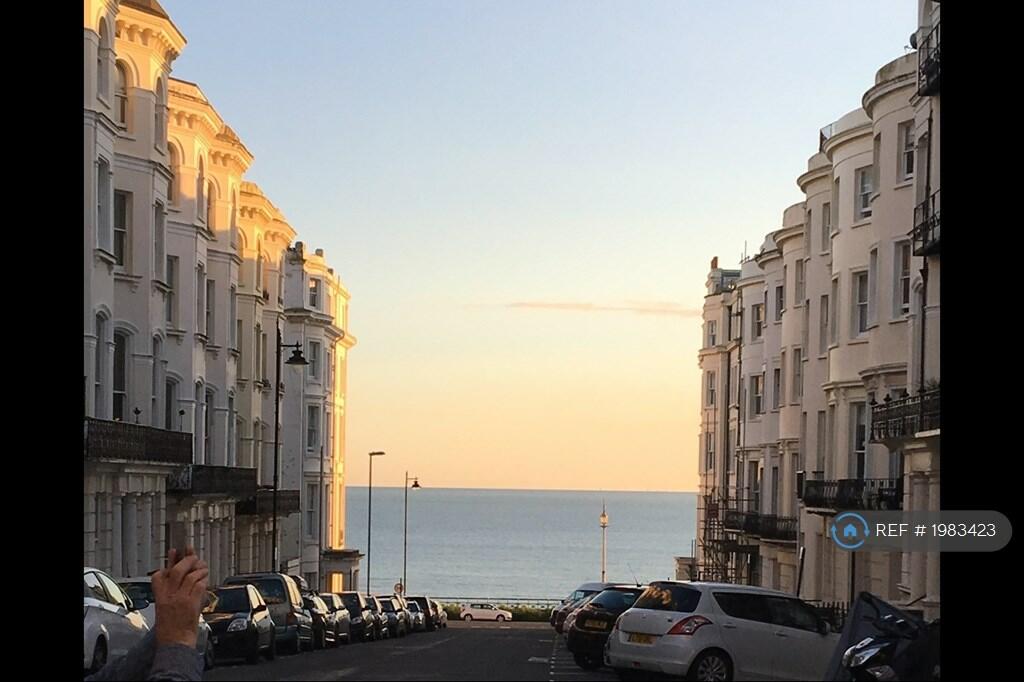 3 bedroom flat for rent in Chesham Place, Brighton, BN2
