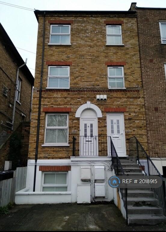 3 bedroom maisonette for rent in Wynell Road, London, SE23