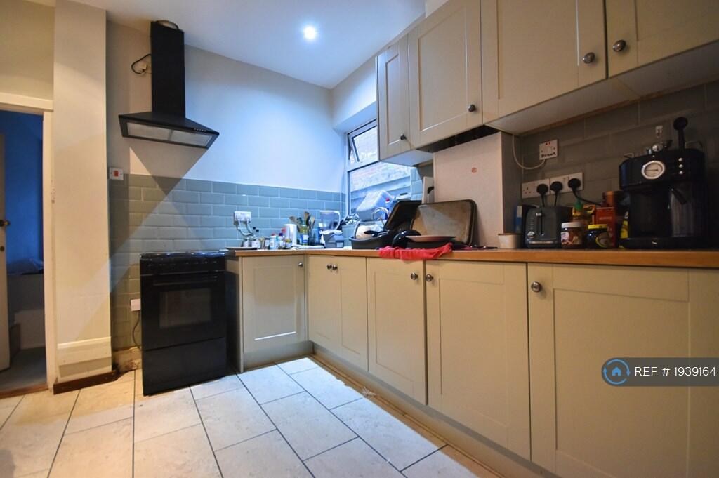 4 bedroom terraced house for rent in Manners Road, Southsea, PO4