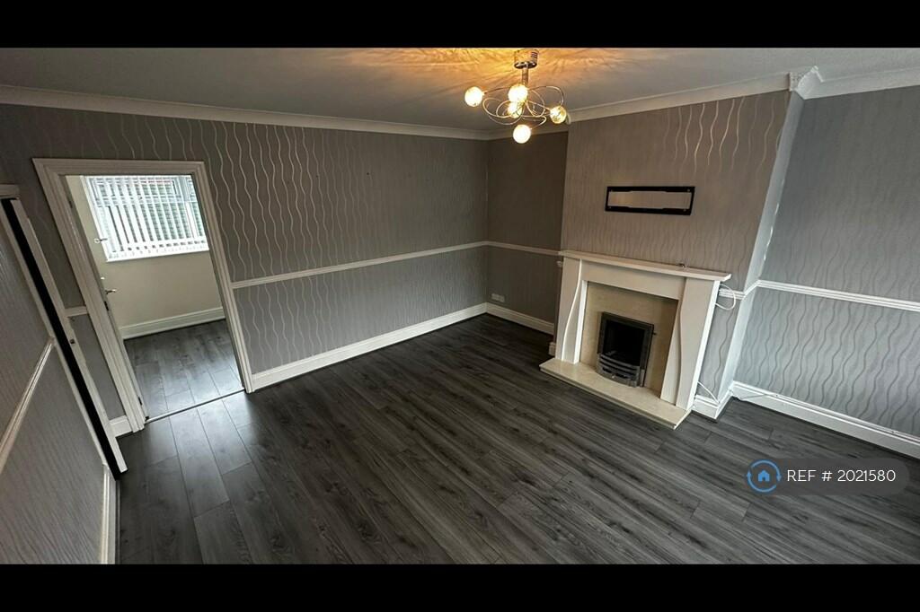 3 bedroom terraced house for rent in Capesthorne Road, Warrington, WA2