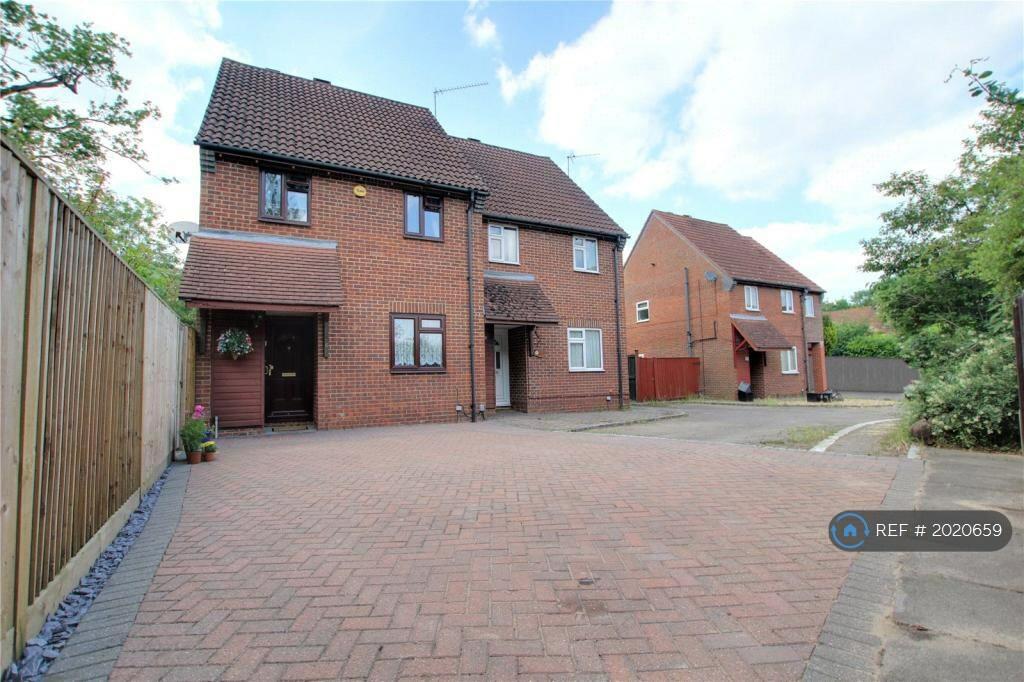 3 bedroom semi-detached house for rent in Carland Close, Reading, RG6