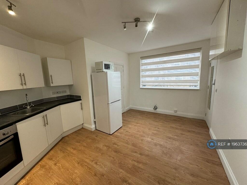 Studio flat for rent in Myron Place, London, SE13