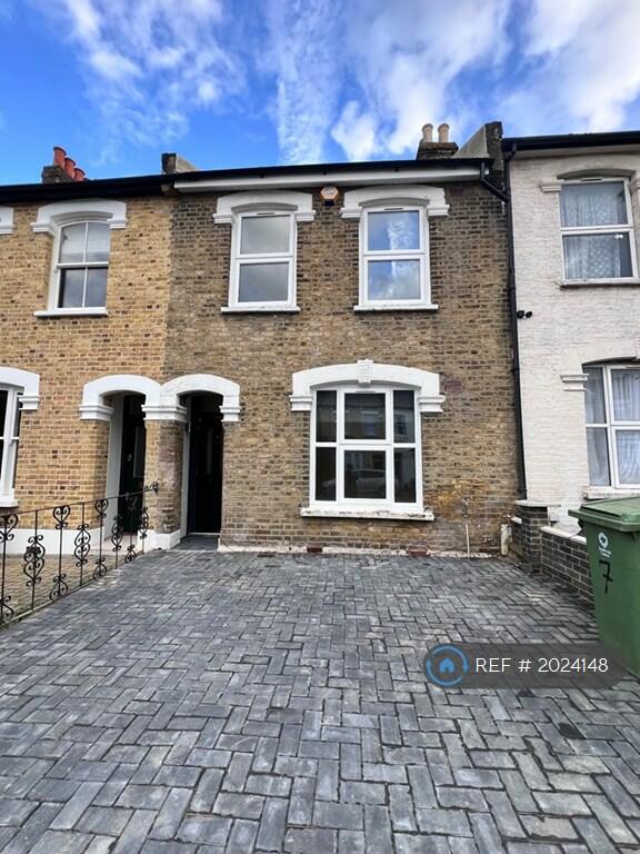 5 bedroom terraced house for rent in Friern Road, East Dulwich, SE22