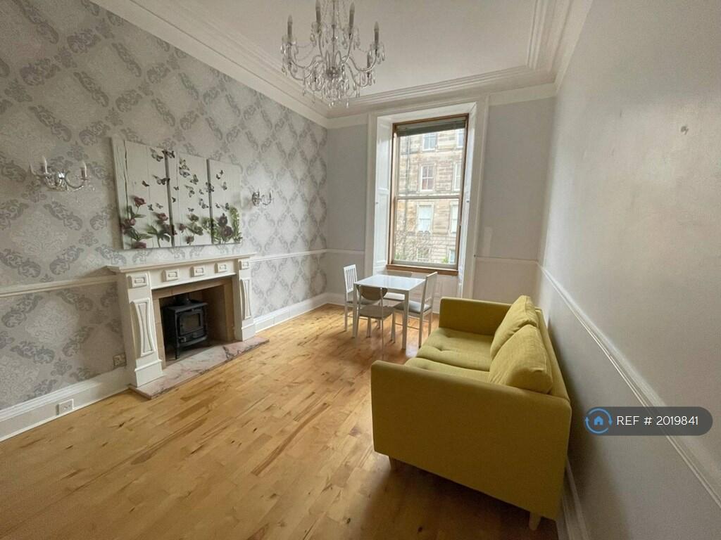 2 bedroom flat for rent in Lutton Place, Edinburgh, EH8