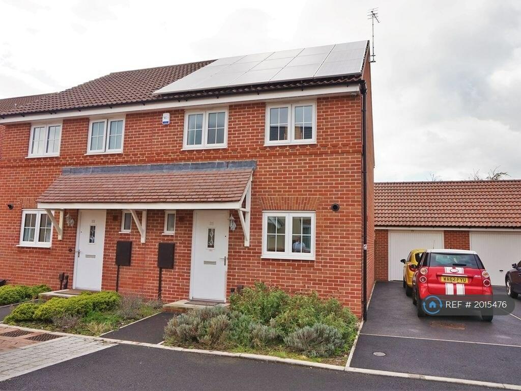 3 bedroom semi-detached house for rent in Diamond Jubilee Close, Gloucester, GL1