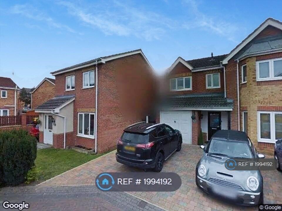 3 bedroom detached house for rent in Walstow Crescent, Armthorpe, Doncaster, DN3