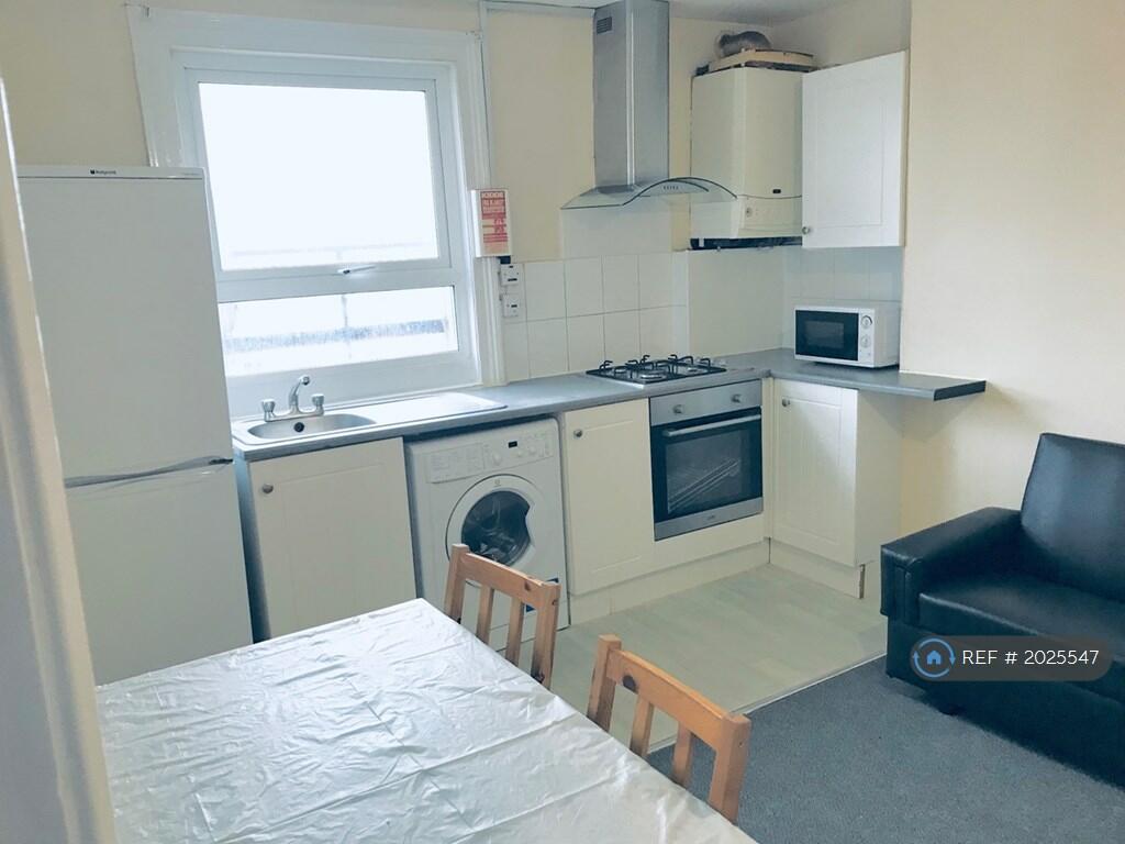 2 bedroom flat for rent in Russell Street, Reading, RG1