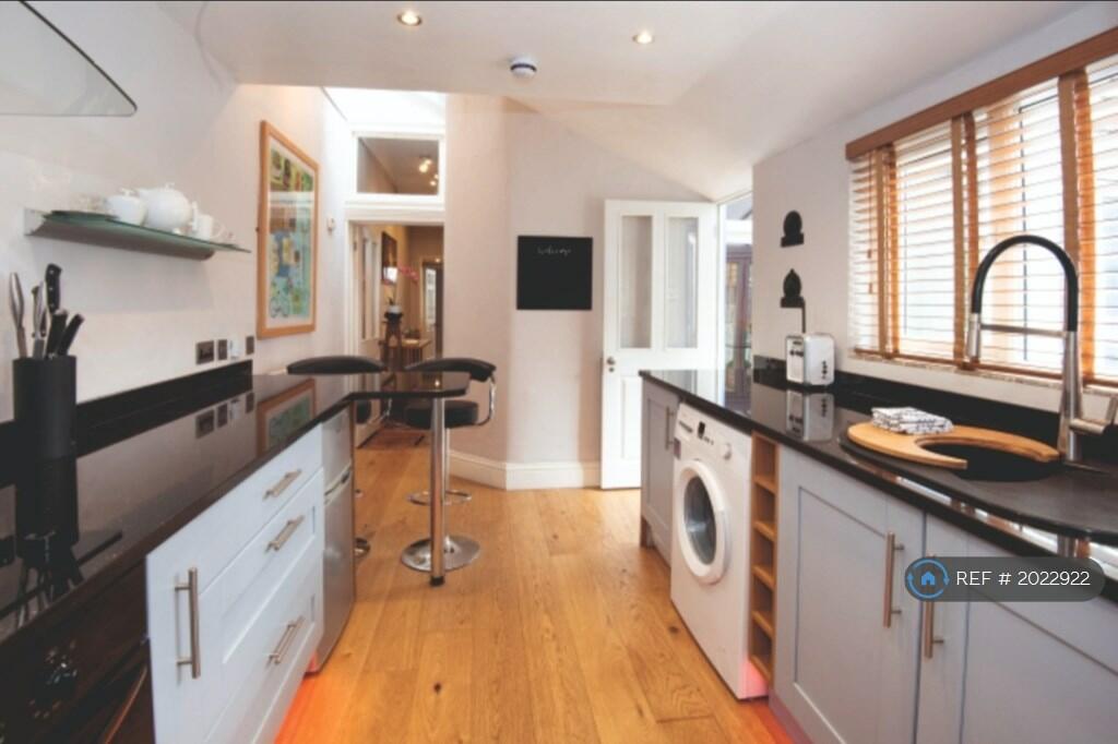 1 bedroom flat for rent in Crescent Gardens, Bath, BA1
