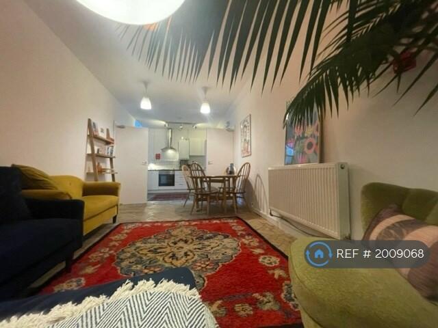 6 bedroom flat for rent in Cara House, London, N15