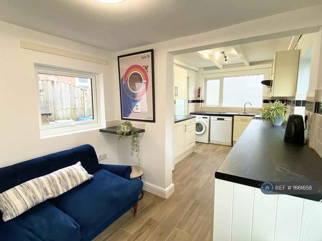 1 bedroom house share for rent in Larges Street, Derbyshire, DE1