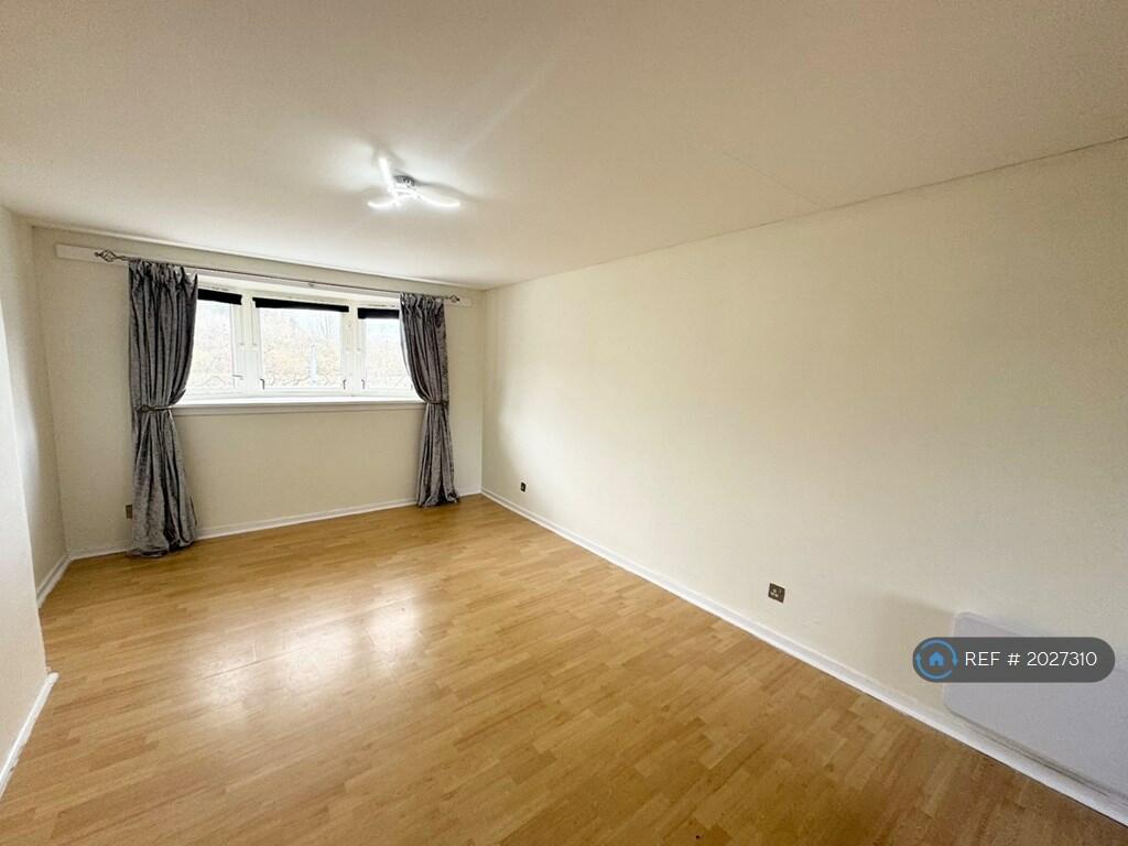 3 bedroom flat for rent in Drunmore Road, Glasgow, G15
