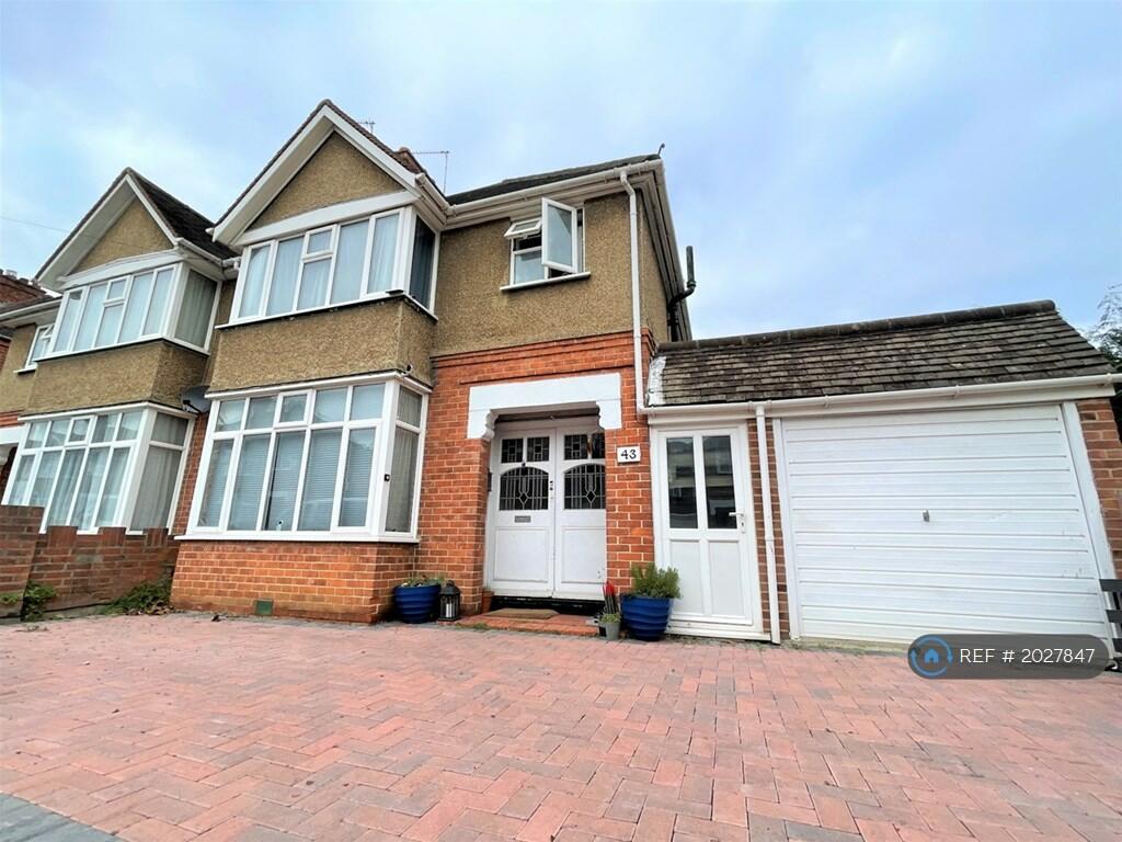 3 bedroom semi-detached house for rent in Boston Avenue, Reading, RG1
