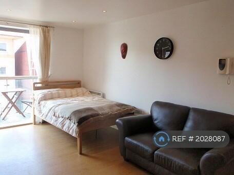 Studio flat for rent in Charles Cross Apartments, Plymouth, PL4