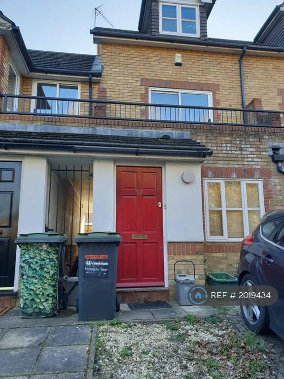 2 bedroom terraced house for rent in Amblecote Meadows, London, SE12