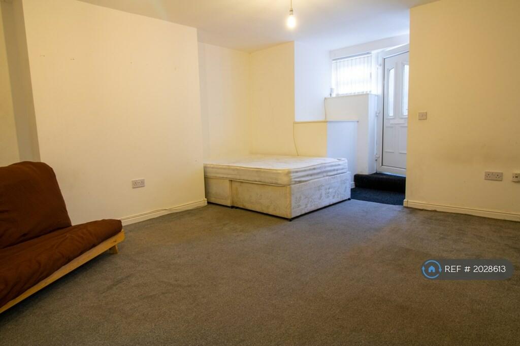 Studio flat for rent in Edinburgh Grove, Leeds, LS12