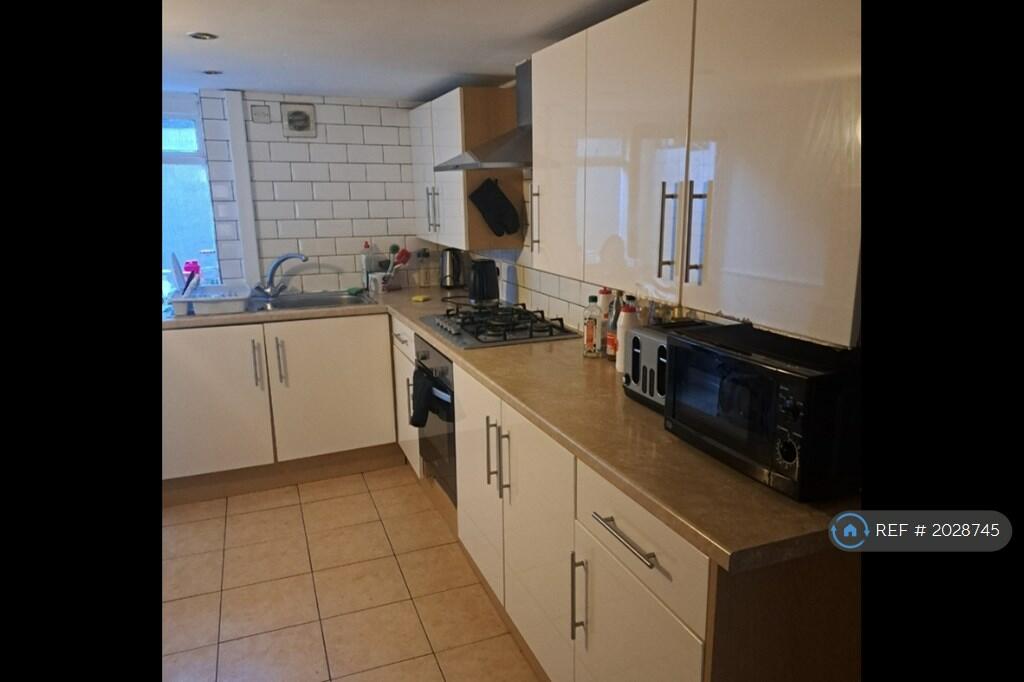 1 bedroom house share for rent in Beechwood View, Leeds, LS4