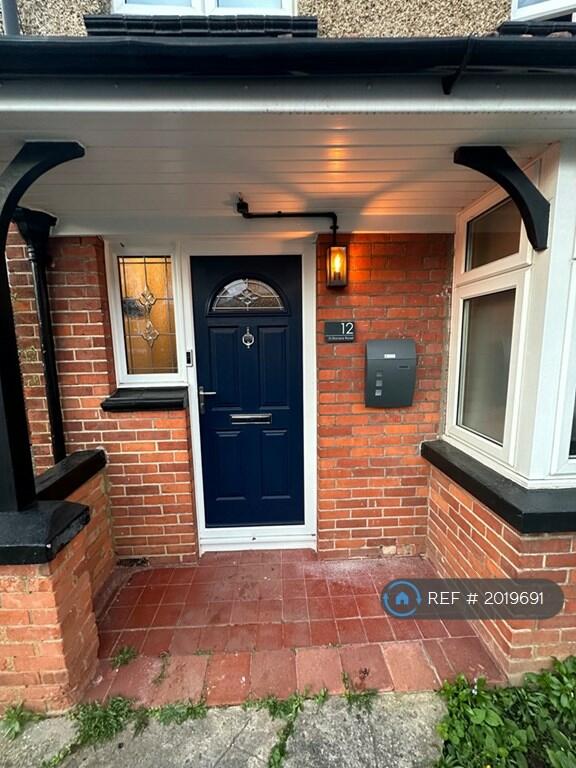 4 bedroom semi-detached house for rent in St. Ronans Road, Reading, RG30