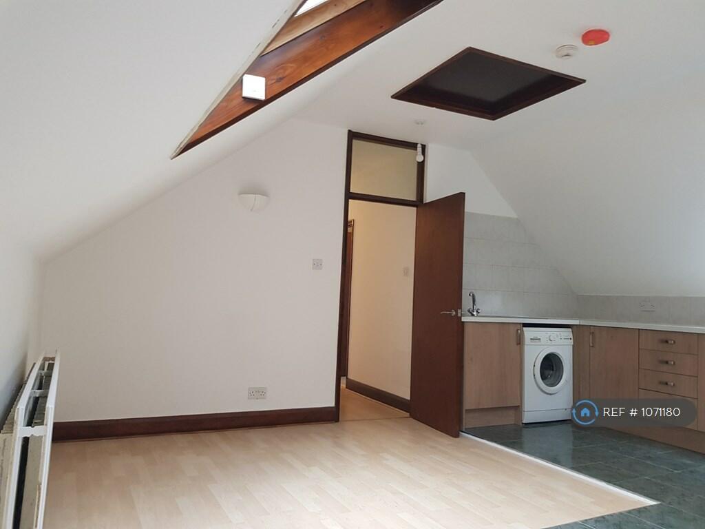 2 bedroom flat for rent in Grosvenor Park, Tunbridge Wells, TN1