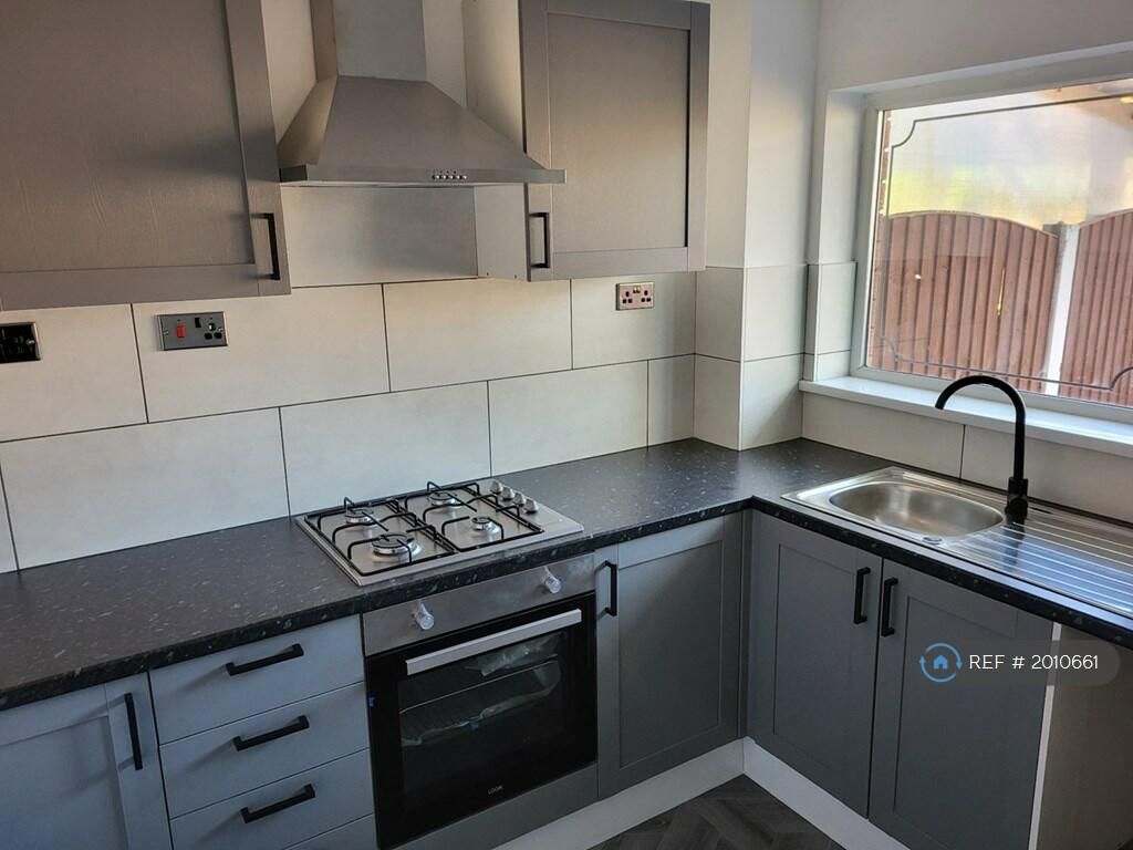 3 bedroom semi-detached house for rent in Sheffield Close, Great Sankey, Warrington, WA5