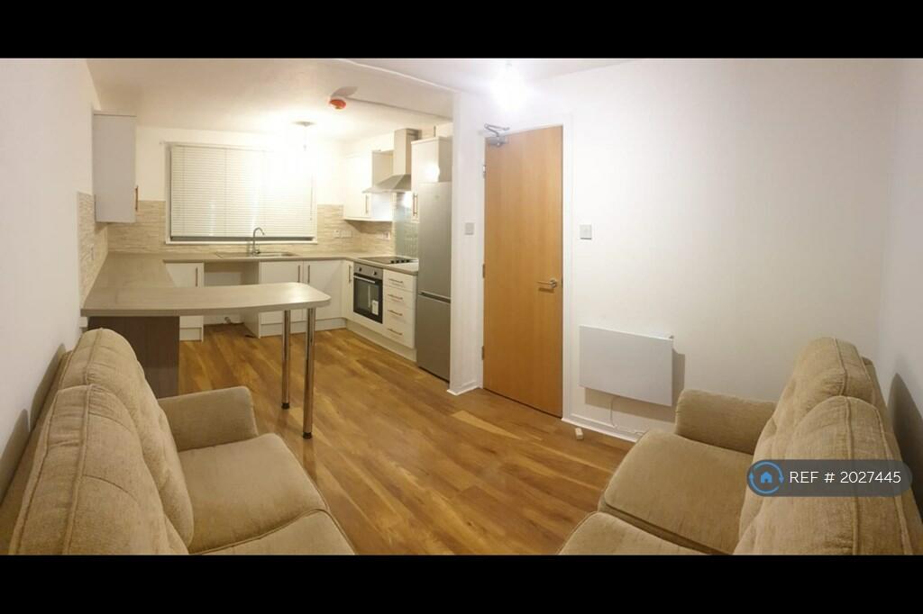4 bedroom flat for rent in St Mungo Avenue, Glasgow, G4