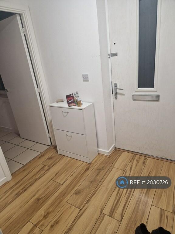 4 bedroom semi-detached house for rent in Bell Terrace, Dartford, DA1