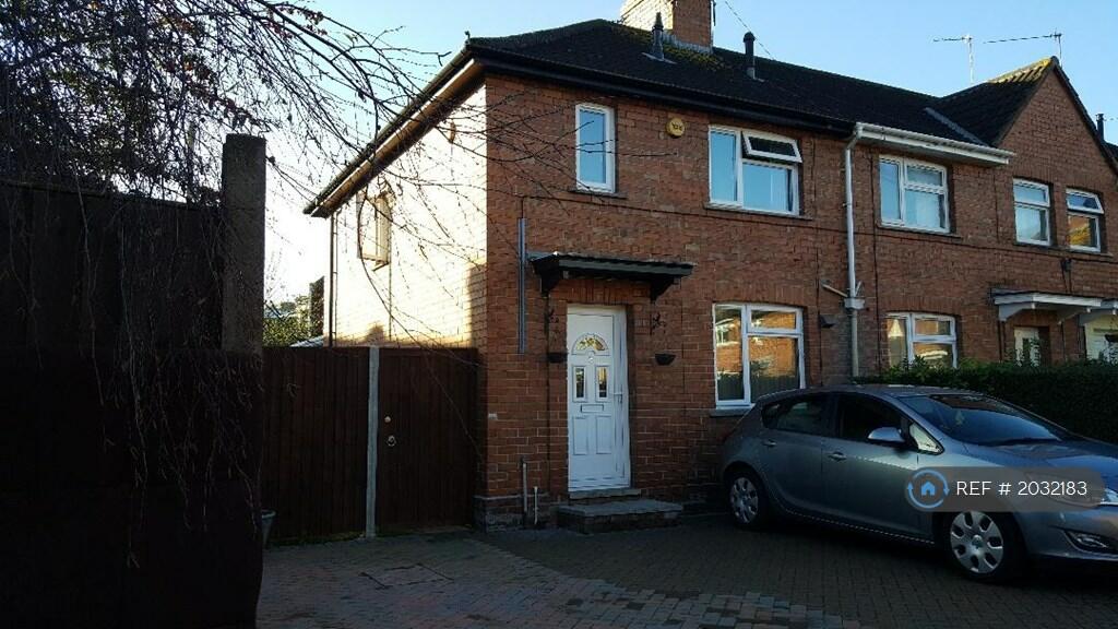 3 bedroom semi-detached house for rent in Barton Vale, Bristol, BS2
