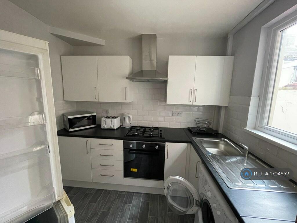 5 bedroom terraced house for rent in Malden Road, Liverpool, L6