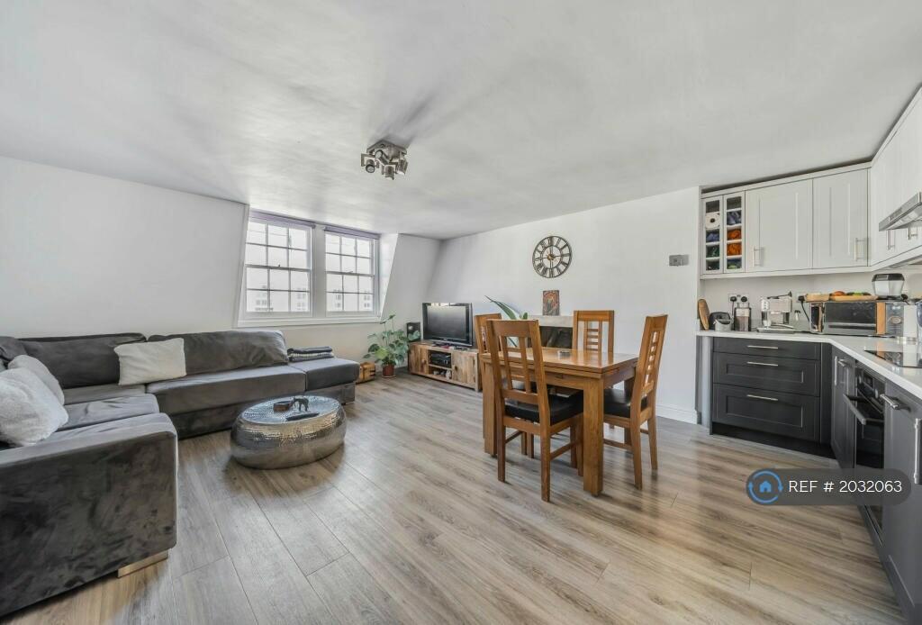 2 bedroom flat for rent in George Street, Bath, BA1