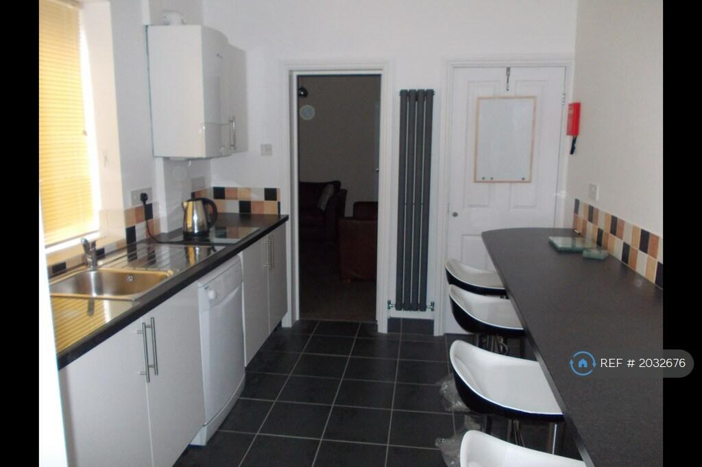 4 bedroom terraced house for rent in Ashford Street, Stoke-On-Trent, ST4
