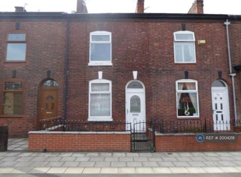 3 bedroom terraced house for rent in Manchester Road, Droylsden, Manchester, M43