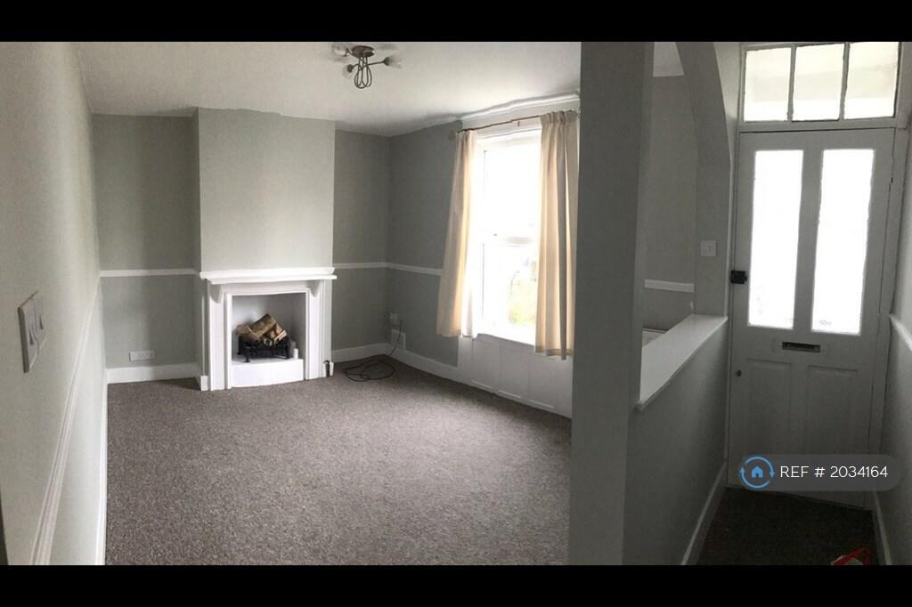 2 bedroom terraced house for rent in Frederick Place, London, SE18