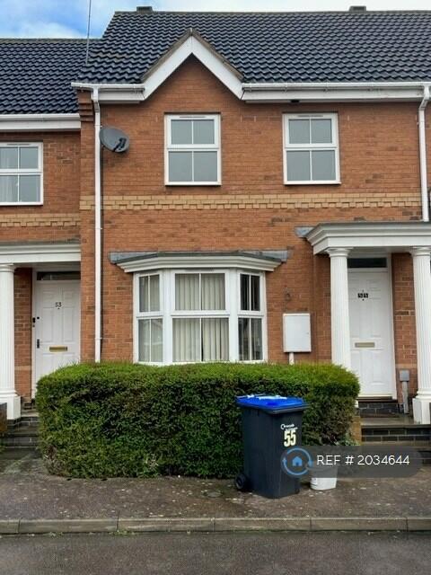 3 bedroom terraced house for rent in Woodgate Road, Northampton, NN4