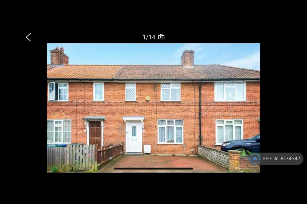 3 bedroom terraced house for rent in Abbots Road, Edgware, HA8