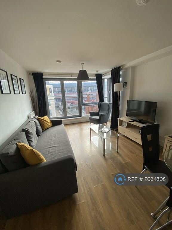 2 bedroom flat for rent in Golate Street, Cardiff, CF10