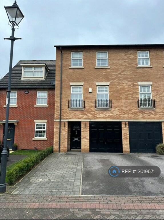 4 bedroom terraced house for rent in Crofters Court, Balby, Doncaster, DN4