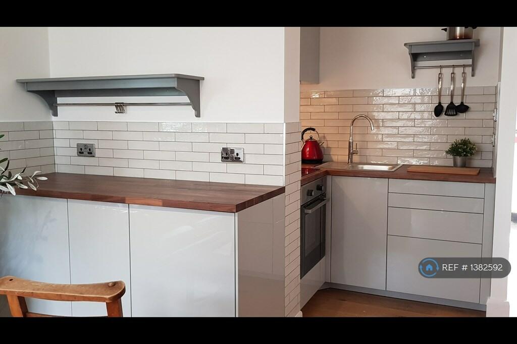 2 bedroom flat for rent in Coombe House, London, N7