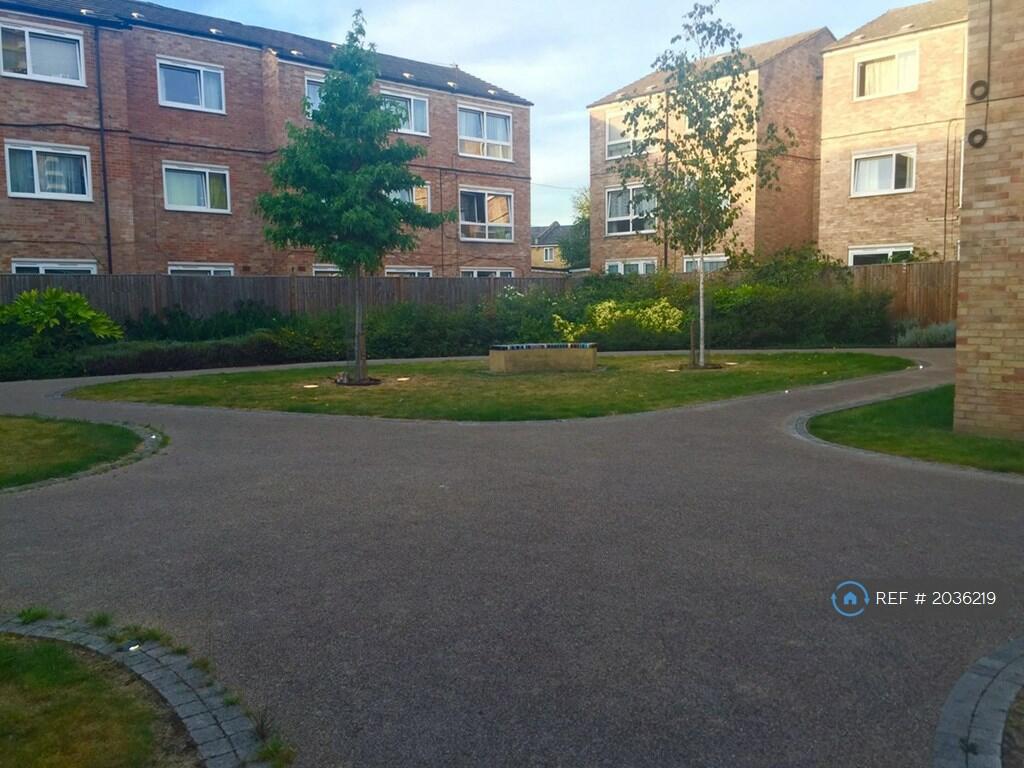 5 bedroom flat for rent in Patrick Connolly Gardens, London, E3