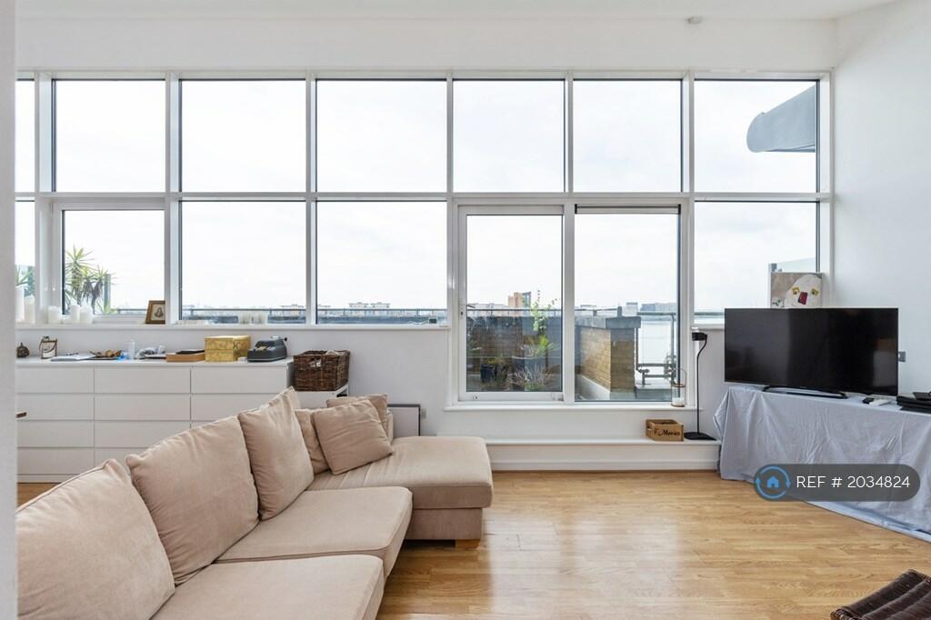 2 bedroom penthouse for rent in Royal Arsenal, London, SE18