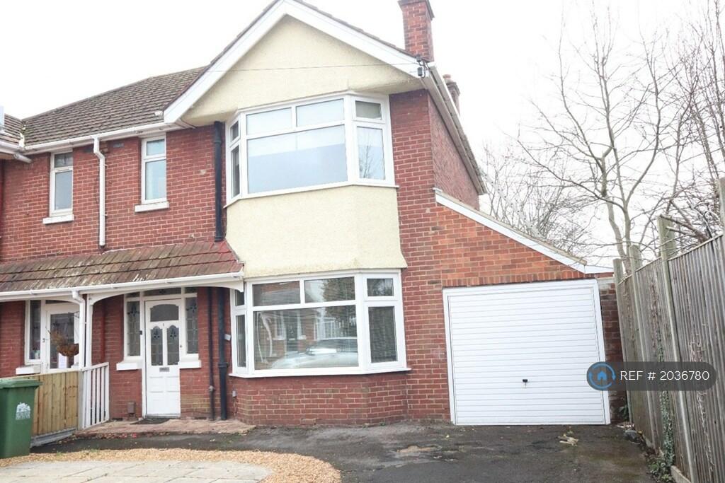 4 bedroom semi-detached house for rent in Fawley Road, Southampton, SO15