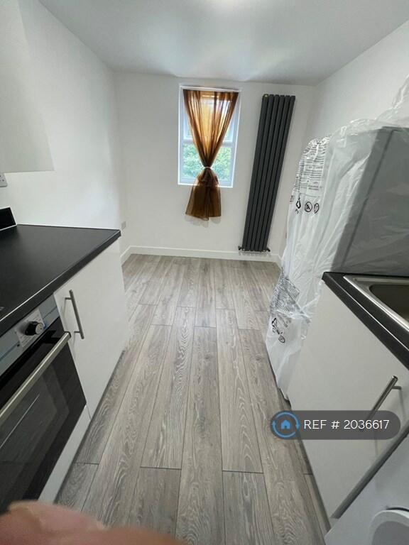 Studio flat for rent in Self Contained Studio - Separate Kitchen, Erith, DA8
