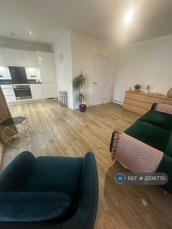 1 bedroom flat for rent in Hanworth Road, Feltham, TW13