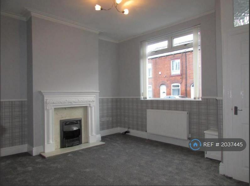 3 bedroom end of terrace house for rent in Church Street, Failsworth, Manchester, M35