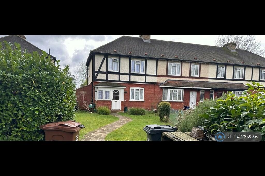 3 bedroom end of terrace house for rent in Lionel Road North, Brentford, TW8