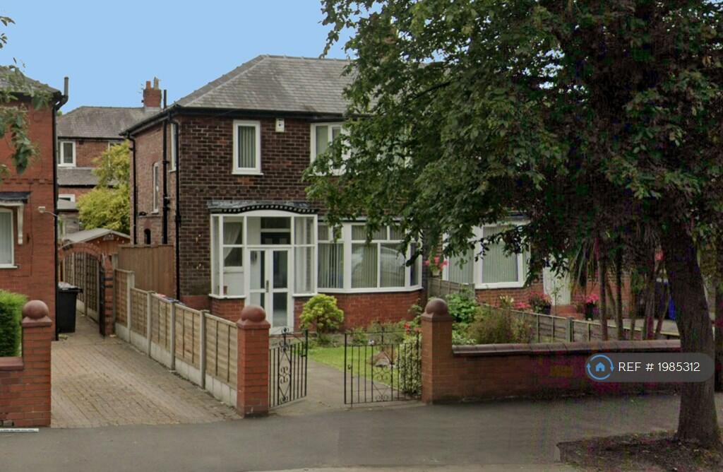 3 bedroom semi-detached house for rent in Lancaster Road, Salford, M6