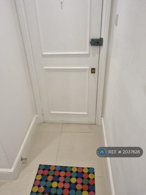 1 bedroom flat for rent in Leinster Gardens, London, W2