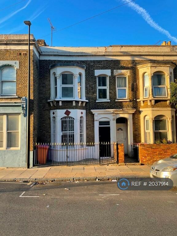 5 bedroom terraced house for rent in Bow Common Lane, London, E3