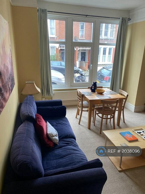 2 bedroom flat for rent in Lynn Road, London, SW12